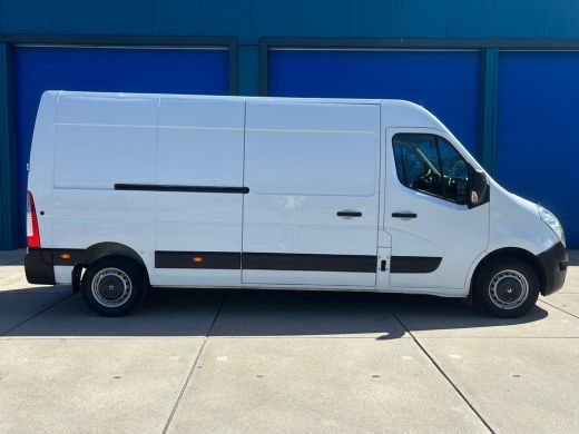 Renault Master T35 2.3 dCi L3H3 | 3 Zitplaatsen | Bluetooth | Navi | Parkeersensoren | Airco ActivLease financial lease