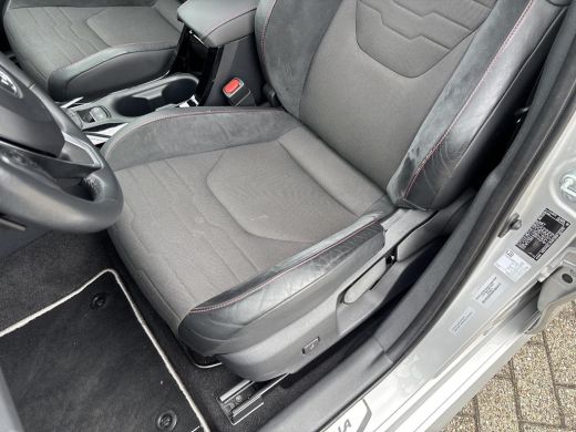 Toyota Corolla 2.0 Hybrid Executive | Panoramadak | ActivLease financial lease