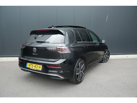Volkswagen Golf 1.5 eHybrid Style Edition | Panoramadak | Camera | Elektrische stoel | Dodehoek Detectie | ActivLease financial lease