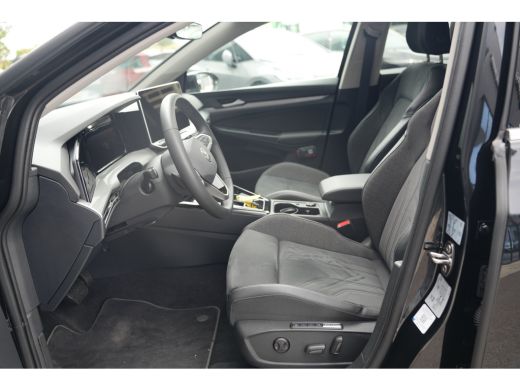 Volkswagen Golf 1.5 eHybrid Style Edition | Panoramadak | Camera | Elektrische stoel | Dodehoek Detectie | ActivLease financial lease
