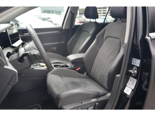 Volkswagen Golf 1.5 eHybrid Style Edition | Panoramadak | Camera | Elektrische stoel | Dodehoek Detectie | ActivLease financial lease