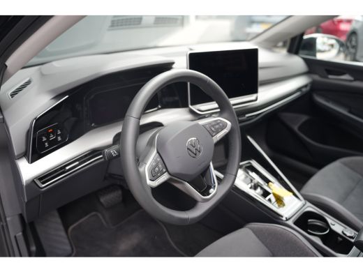 Volkswagen Golf 1.5 eHybrid Style Edition | Panoramadak | Camera | Elektrische stoel | Dodehoek Detectie | ActivLease financial lease