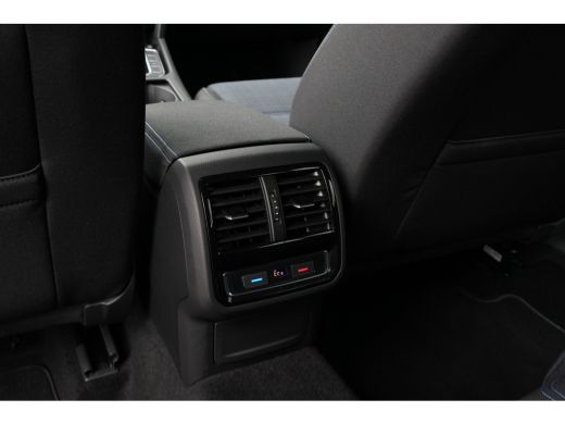 Volkswagen Passat Variant 1.4 TSI PHEV GTE Business | Parkeersensoren V+A | Winter Pakket | Camera | Navi | ActivLease financial lease