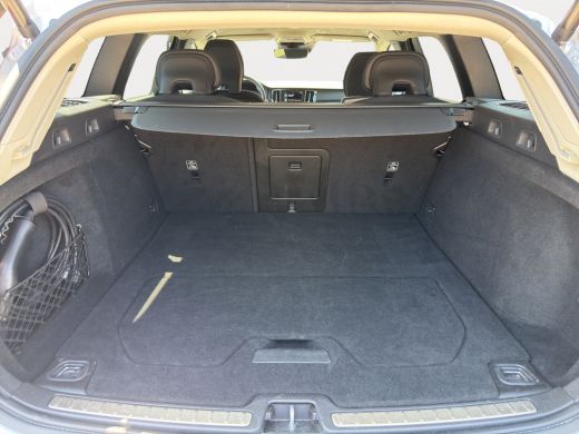 Volvo  V60 2.0 T6 Recharge AWD Business Pro | SoH 97,35% | Stuurwiel en stoelen verwarmd | Achteruitrijcamera | ActivLease financial lease