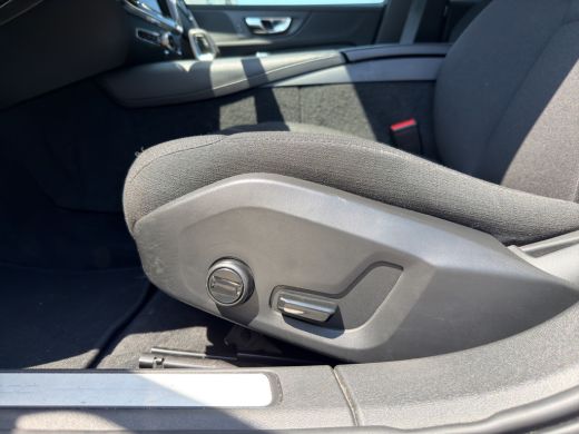 Volvo  V60 2.0 T6 Recharge AWD Business Pro | SoH 97,35% | Stuurwiel en stoelen verwarmd | Achteruitrijcamera | ActivLease financial lease