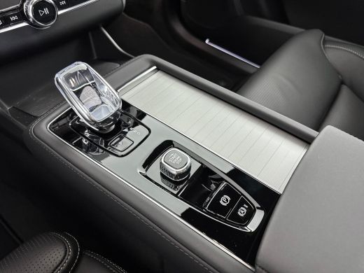 Volvo  XC90 T8 Ultra Black Edition Executive | 22" | Gelaagd & Getint Glas | Geintegreerd kinderzitje | Lucht... ActivLease financial lease