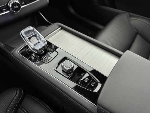 Volvo  XC90 T8 Ultra Black Edition Executive | 22" | Gelaagd & Getint Glas | Geintegreerd kinderzitje | Lucht... ActivLease financial lease