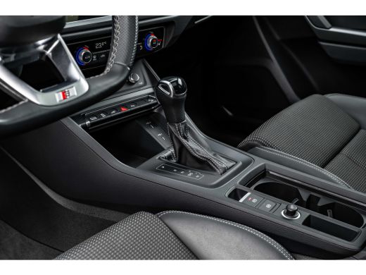 Audi Q3 45 TFSI e S Edition 245PK | Panorama Dak | Sfeerverlichting | Elek. stoelen | Matrix LED Koplampe... ActivLease financial lease