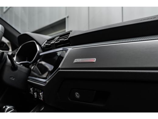 Audi Q3 45 TFSI e S Edition 245PK | Panorama Dak | Sfeerverlichting | Elek. stoelen | Matrix LED Koplampe... ActivLease financial lease