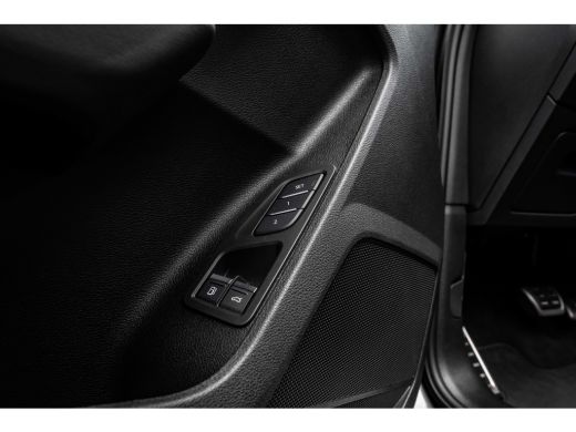 Audi Q3 45 TFSI e S Edition 245PK | Panorama Dak | Sfeerverlichting | Elek. stoelen | Matrix LED Koplampe... ActivLease financial lease