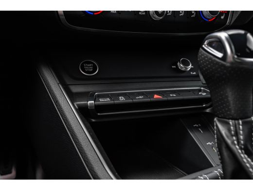 Audi Q3 45 TFSI e S Edition 245PK | Panorama Dak | Sfeerverlichting | Elek. stoelen | Matrix LED Koplampe... ActivLease financial lease