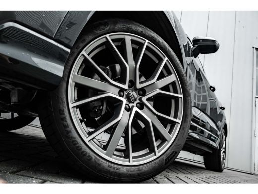 Audi Q3 45 TFSI e S Edition 245PK | Panorama Dak | Sfeerverlichting | Elek. stoelen | Matrix LED Koplampe... ActivLease financial lease