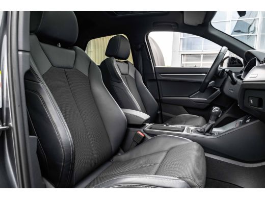 Audi Q3 45 TFSI e S Edition 245PK | Panorama Dak | Sfeerverlichting | Elek. stoelen | Matrix LED Koplampe... ActivLease financial lease