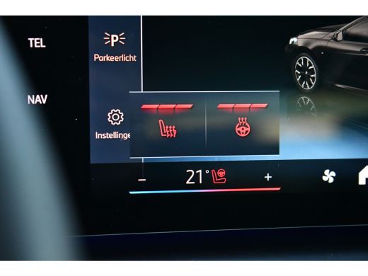 BMW 1 Serie 120 M-Sport Pano ACC 360 HUD El-Klep 18inch Shadowline ActivLease financial lease