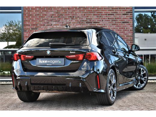 BMW 1 Serie 120 M-Sport Pano ACC 360 HUD El-Klep 18inch Shadowline ActivLease financial lease