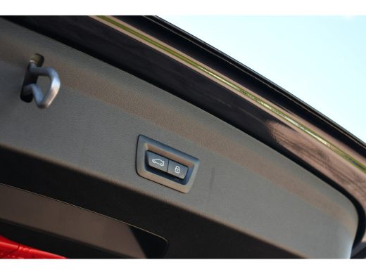 BMW 1 Serie 120 M-Sport Pano ACC 360 HUD El-Klep 18inch Shadowline ActivLease financial lease