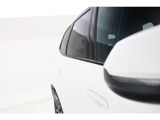 BMW iX1 eDrive20 67 kWh M-sport, Stoelen, Virtual, Climate, ActivLease financial lease