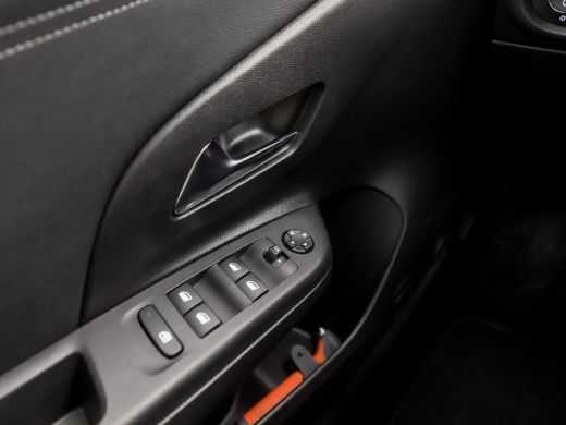 Opel Corsa 1.2 GS Line Automaat (APPLE CARPLAY, BLACK PACK, CRUISE, SPORTSTOELEN, LEDER STUURWIEL, DRIVE MOD... ActivLease financial lease