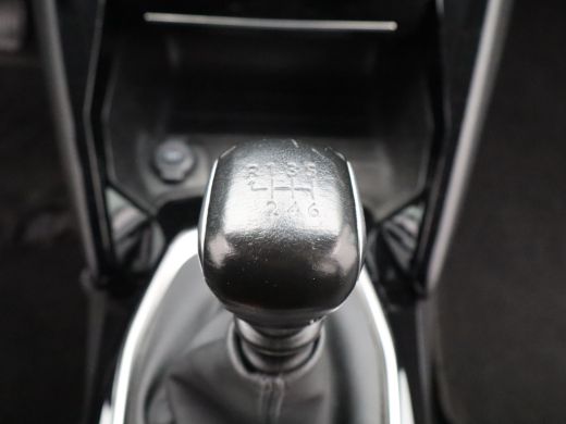 Peugeot 2008 1.2 PureTech 100 Allure Verwarmbare Voorstoelen | Camera | Parkeersensoren Voor en Achter | Cruis... ActivLease financial lease