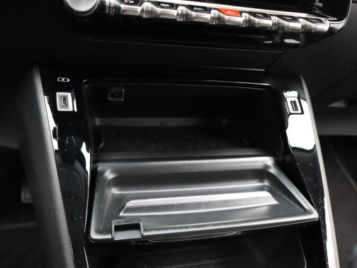 Peugeot 2008 1.2 PureTech 100 Allure Verwarmbare Voorstoelen | Camera | Parkeersensoren Voor en Achter | Cruis... ActivLease financial lease