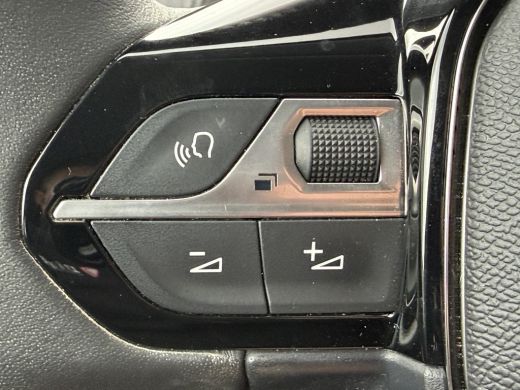 Peugeot 208 100pk Allure (Camera - LED - Navigatie - Apple Carplay - Automatische Airco - Parkeersensoren) ActivLease financial lease
