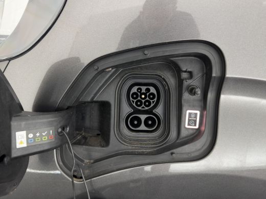 Peugeot e-Expert Standard Premium 75 kWh [3-Fase-11kW] {SoH-94%} Aut. *DIGI-COCKPIT | CARPLAY | CAMERA | AIRCO | C... ActivLease financial lease