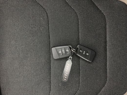 Skoda Kodiaq 1.5 TSI Business Edition (INCL-BTW) *LEATHER-FABRIC | FULL-LED | DIGI-COCKPIT | CAMERA | KEYLESS ... ActivLease financial lease
