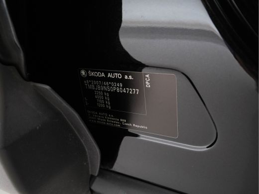 Skoda Kodiaq 1.5 TSI Business Edition (INCL-BTW) *LEATHER-FABRIC | FULL-LED | DIGI-COCKPIT | CAMERA | KEYLESS ... ActivLease financial lease