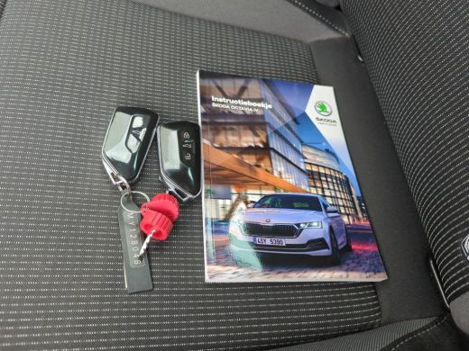 Skoda Octavia Combi 1.4 TSI iV PHEV Business Edition NL-AUTO | SFEER VERLICHTING | TREKHAAK ActivLease financial lease