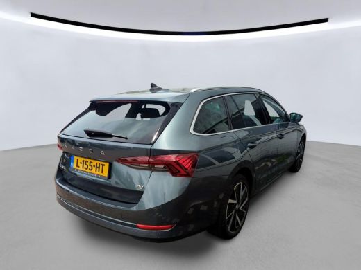 Skoda Octavia Combi 1.4 TSI iV PHEV Business Edition NL-AUTO | SFEER VERLICHTING | TREKHAAK ActivLease financial lease