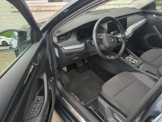 Skoda Octavia Combi 1.4 TSI iV PHEV Business Edition NL-AUTO | SFEER VERLICHTING | TREKHAAK ActivLease financial lease