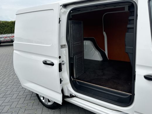 Volkswagen Caddy 1.5 TSI AUTOMAAT / ** BENZINE ** / L2H1 / 40.450 KM !! / 1e EIG. / TREKHAAK / ALUCA INRICHTING / ... ActivLease financial lease
