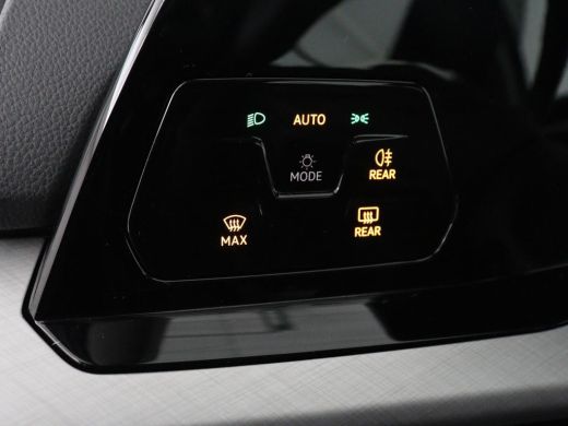 Volkswagen Golf 1.0 TSI Life | Carplay | Adaptive cruise | Navigatie | Parkeerhulp | Full LED | Climate control |... ActivLease financial lease
