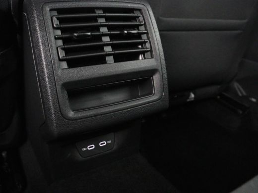 Volkswagen Golf 1.0 TSI Life | Carplay | Adaptive cruise | Navigatie | Parkeerhulp | Full LED | Climate control |... ActivLease financial lease