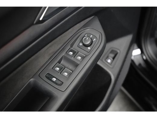 Volkswagen Golf 1.4 204PK eHybrid DSG-6 Style | NAVIGATIE | LED | ALCANTARA | APP CONNECT | CAMERA | 16 INCH ActivLease financial lease