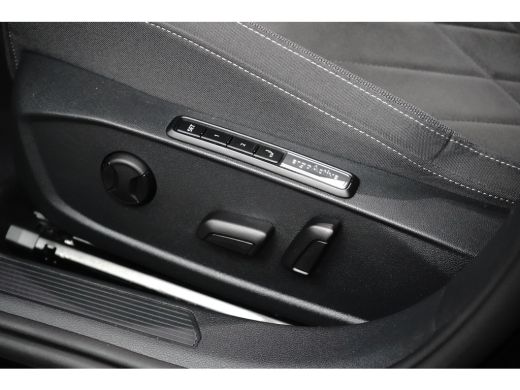Volkswagen Golf 1.4 204PK eHybrid DSG-6 Style | NAVIGATIE | LED | ALCANTARA | APP CONNECT | CAMERA | 16 INCH ActivLease financial lease
