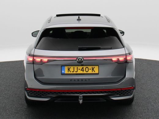 Volkswagen Passat Variant 1.5 eHybrid 272 Pk Automaat R-Line Business | Black Style | Head Up | Matrix LED | Panora... ActivLease financial lease