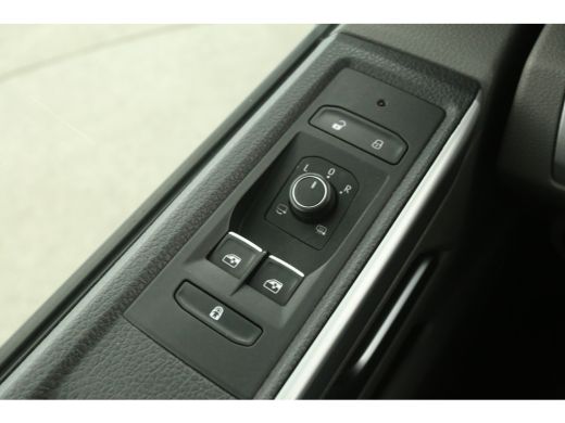 Volkswagen Transporter 2.0 TDI BULLI 150PK L2H1 | Automaat | Dubbele Cabine | Airco | Cruise | Virtual | Camera | Carpla... ActivLease financial lease