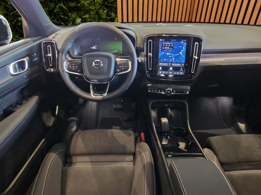 Volvo  EX40 Single Motor Ext. Range Ultra Black Edition 82 kWh | Panoramadak | Harman/Kardon | 360 Camera | M... ActivLease financial lease