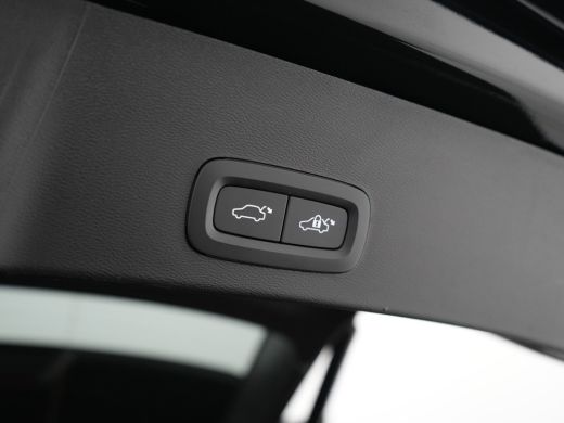 Volvo  XC40 T4 Recharge Plus Dark | Harman/Kardon | Elek Stoel | Keyless | Trekhaak | Stoel- & Stuurverwarmin... ActivLease financial lease