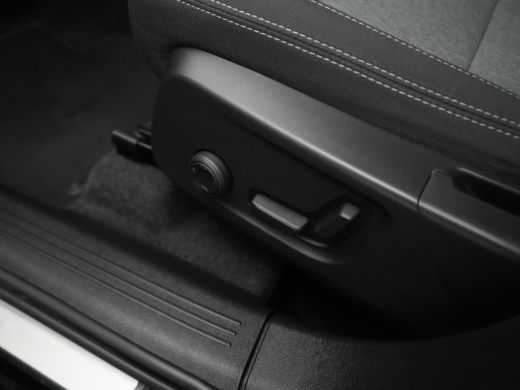 Volvo  XC40 T4 Recharge Plus Dark | Harman/Kardon | Elek Stoel | Keyless | Trekhaak | Stoel- & Stuurverwarmin... ActivLease financial lease