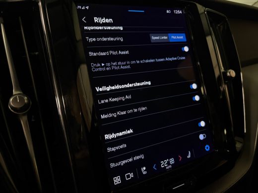 Volvo  XC60 T6 AWD Recharge Plus Dark | Harman Kardon | All Season banden | Adaptieve Cruise Control | Stoelv... ActivLease financial lease
