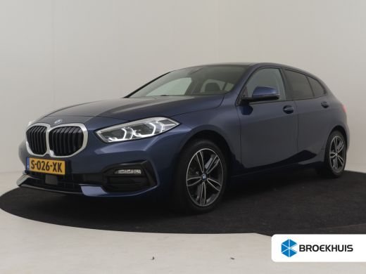 BMW 1 Serie 118i AUTO | Camera | Stoelverwarming l Cruise control | Navigatie | 17" LMV l Digital Dash l Full... ActivLease financial lease