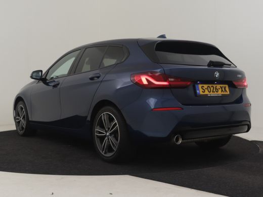 BMW 1 Serie 118i AUTO | Camera | Stoelverwarming l Cruise control | Navigatie | 17" LMV l Digital Dash l Full... ActivLease financial lease
