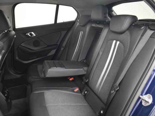 BMW 1 Serie 118i AUTO | Camera | Stoelverwarming l Cruise control | Navigatie | 17" LMV l Digital Dash l Full... ActivLease financial lease