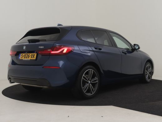 BMW 1 Serie 118i AUTO | Camera | Stoelverwarming l Cruise control | Navigatie | 17" LMV l Digital Dash l Full... ActivLease financial lease