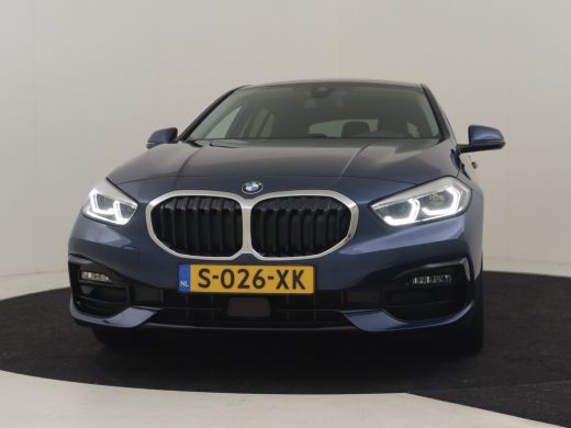 BMW 1 Serie 118i AUTO | Camera | Stoelverwarming l Cruise control | Navigatie | 17" LMV l Digital Dash l Full... ActivLease financial lease