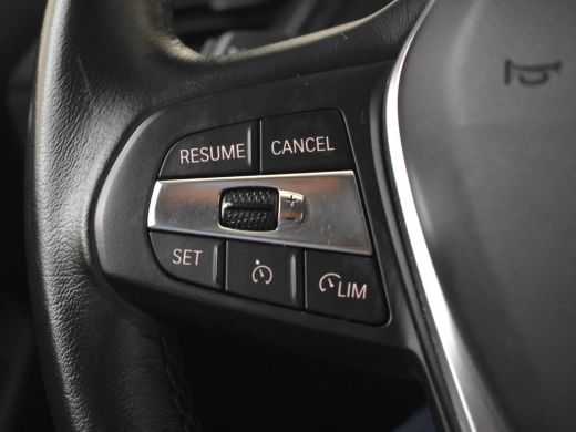 BMW 1 Serie 118i AUTO | Camera | Stoelverwarming l Cruise control | Navigatie | 17" LMV l Digital Dash l Full... ActivLease financial lease