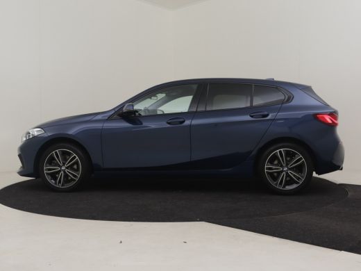 BMW 1 Serie 118i AUTO | Camera | Stoelverwarming l Cruise control | Navigatie | 17" LMV l Digital Dash l Full... ActivLease financial lease