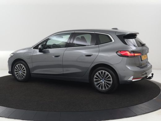 BMW 2 Serie Active Tourer 225e xDrive Luxury Line | SOH 95,1% | Trekhaak | Leder | Full LED | Head Up| Keyles... ActivLease financial lease